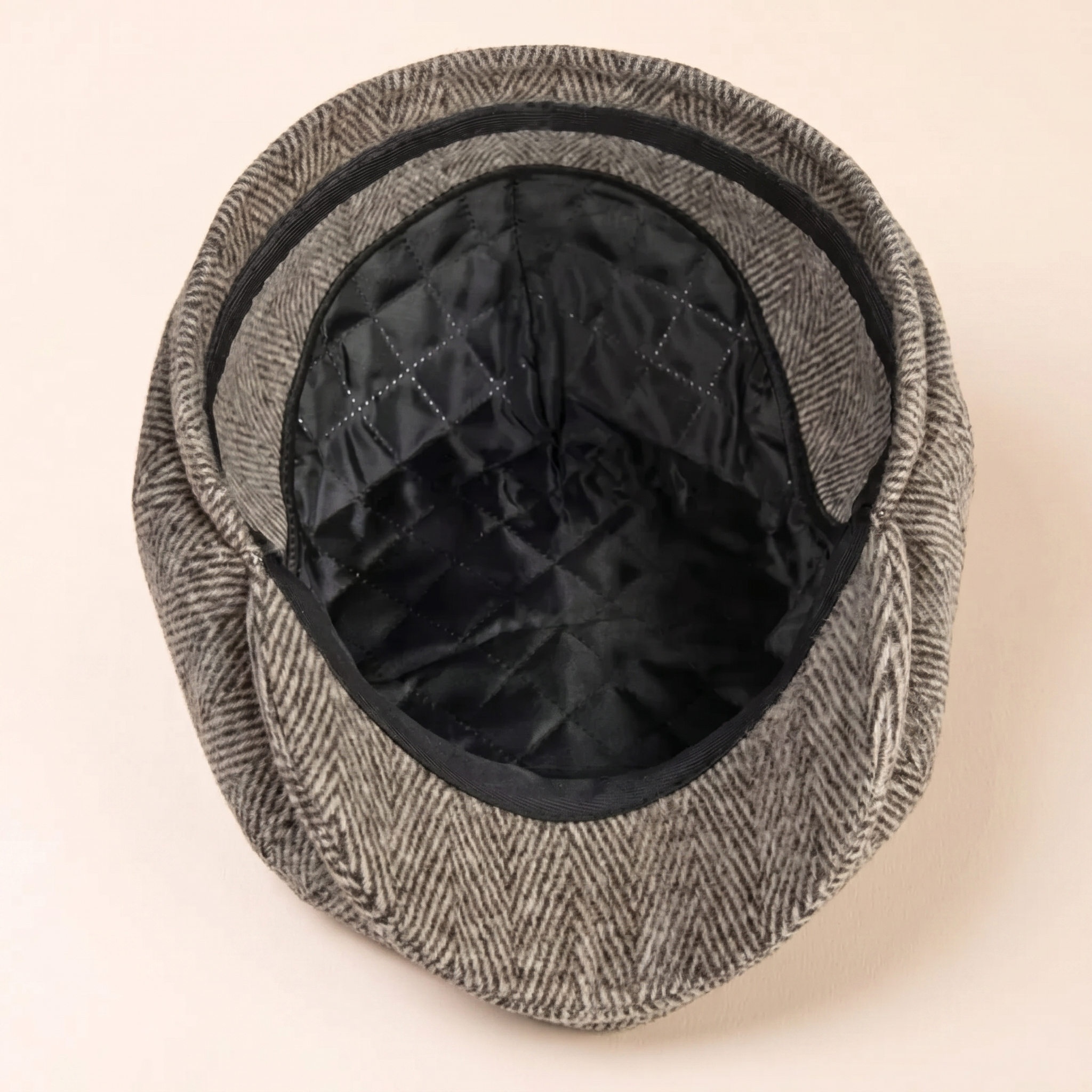 Casquette à chevrons et rabats — BULLES